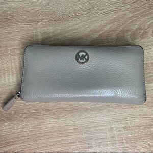 𝅺2/$30 Michael Kors Wallet
